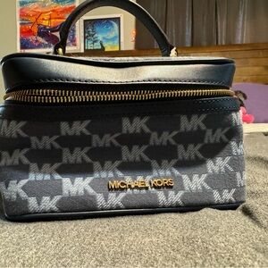 Michael Kors Jet Set Medium Navy Multi Jaquard Canvas Zip Trunk Crossbody